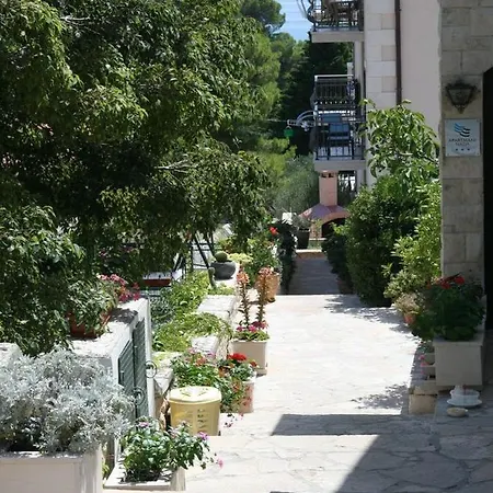 Apartment In With Terrace, Air Conditioning, Wifi, Washing Machine Bol