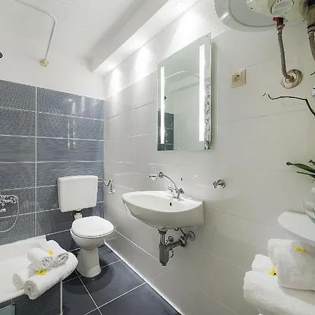 In With Terrace, Air Conditioning, Wifi, Washing Machine *