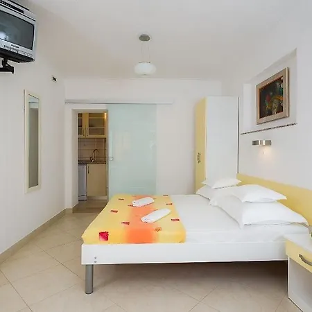 In With Terrace, Air Conditioning, Wifi, Washing Machine Apartment
